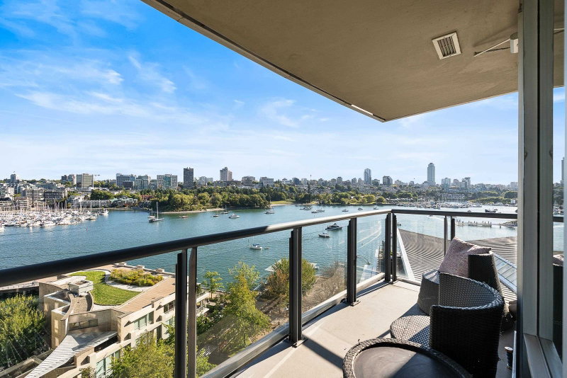 1202 - 1383 Marinaside Crescent