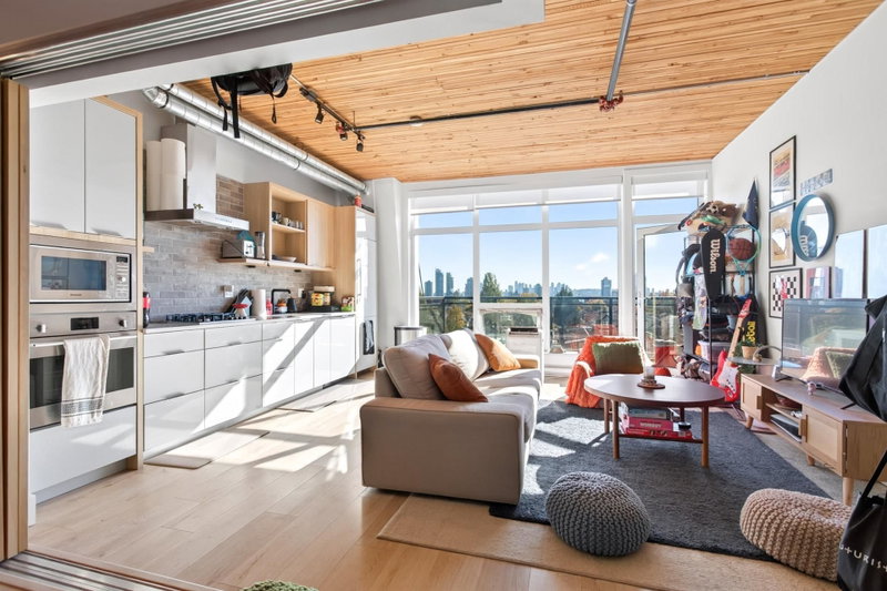 406 - 4223 Hastings Street