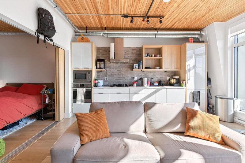 406 - 4223 Hastings Street