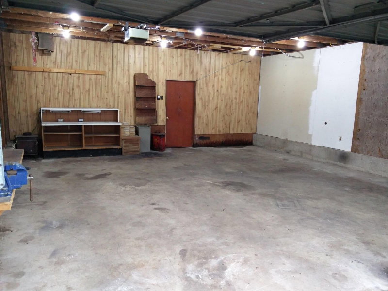 GARAGE - 2161 Prairie Avenue