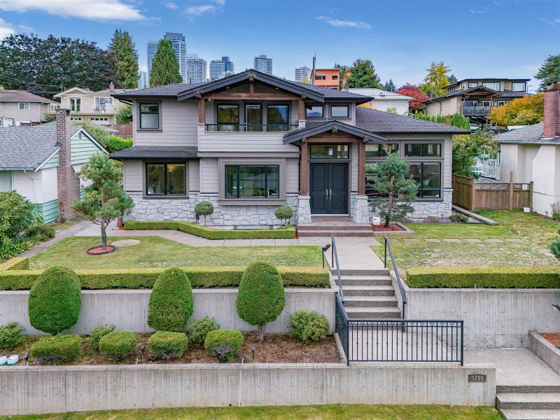 4294 Price Crescent