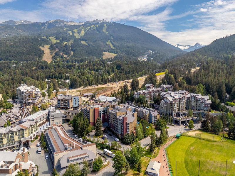 266/268 - 4050 Whistler Way