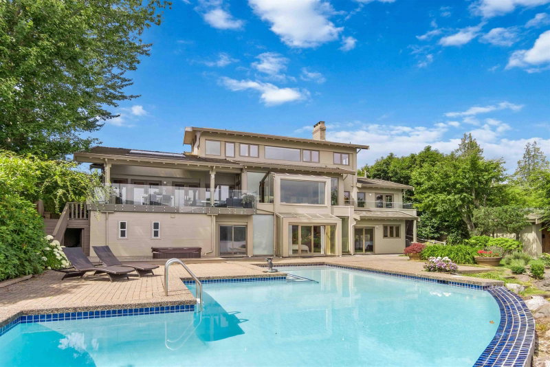 668 Beachview Drive