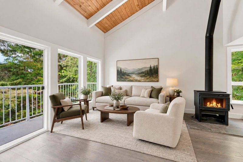 3015 Alpine Crescent