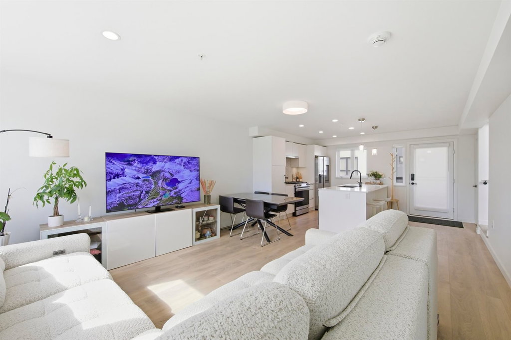 356 - 555 2nd E Street 4