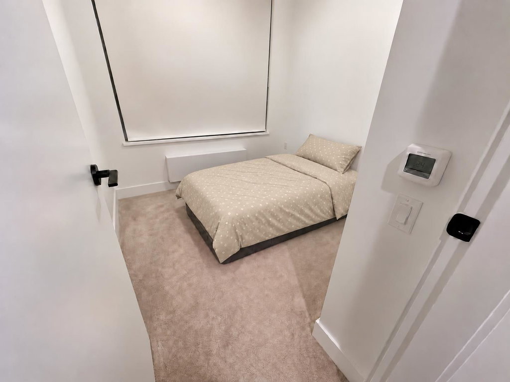5xx - 8750 University Crescent 2