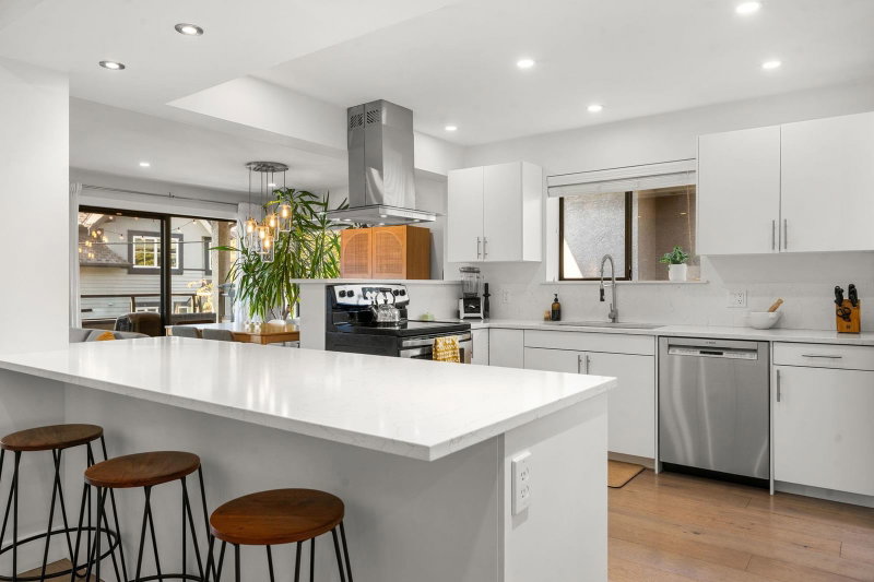 19 - 2133 St George's Avenue