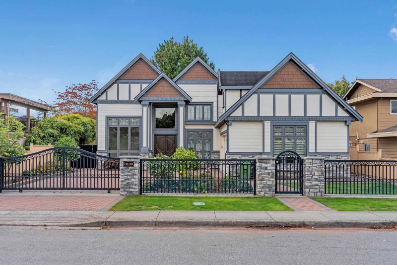 8180 Osgoode Drive