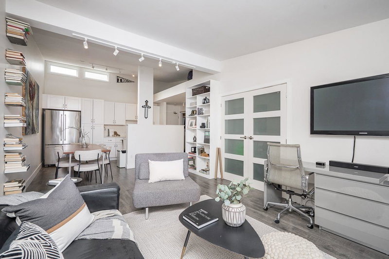 408 - 2333 Triumph Street