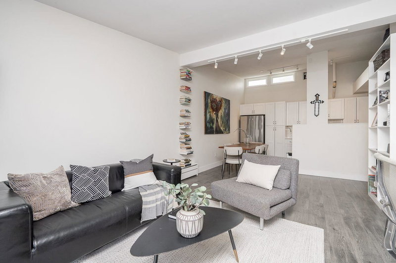 408 - 2333 Triumph Street