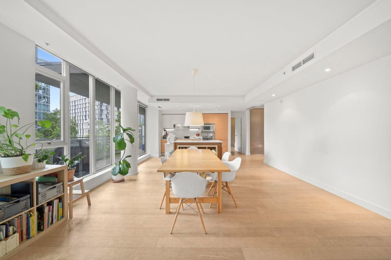 201 - 1409 Pender Street W