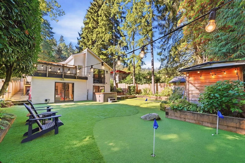 1720 Deep Cove Road