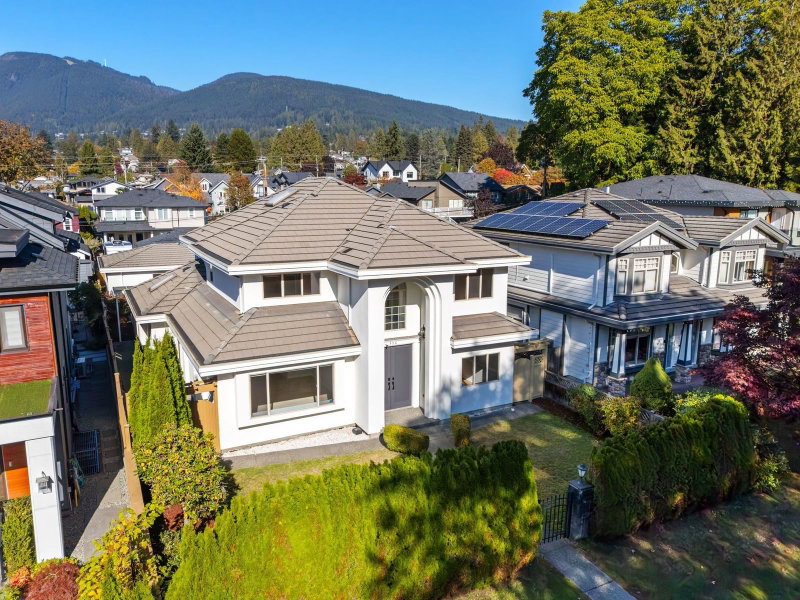 336 19th Street W