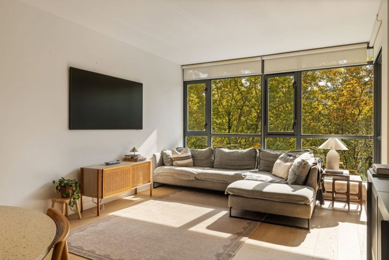 403 - 750 12th Avenue W
