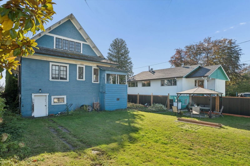 358 16th Street W