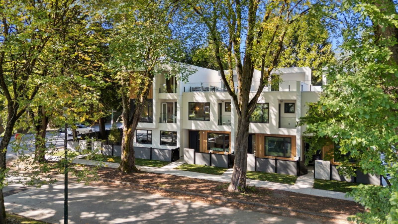 3 - 1491 Devonshire Crescent