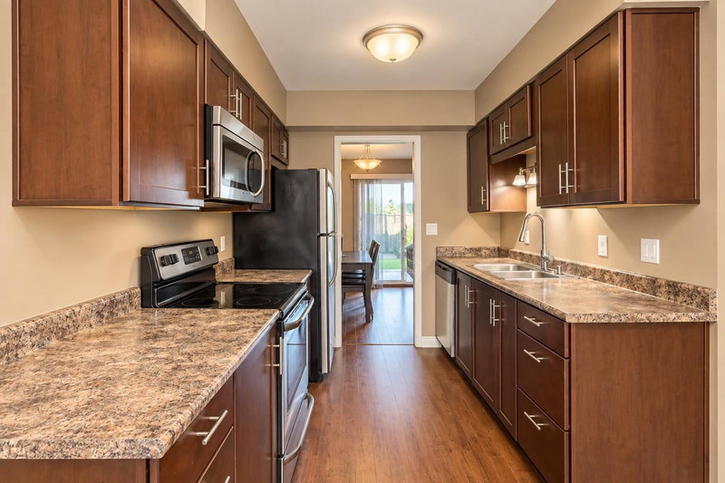 2 - 2957 Oxford Street