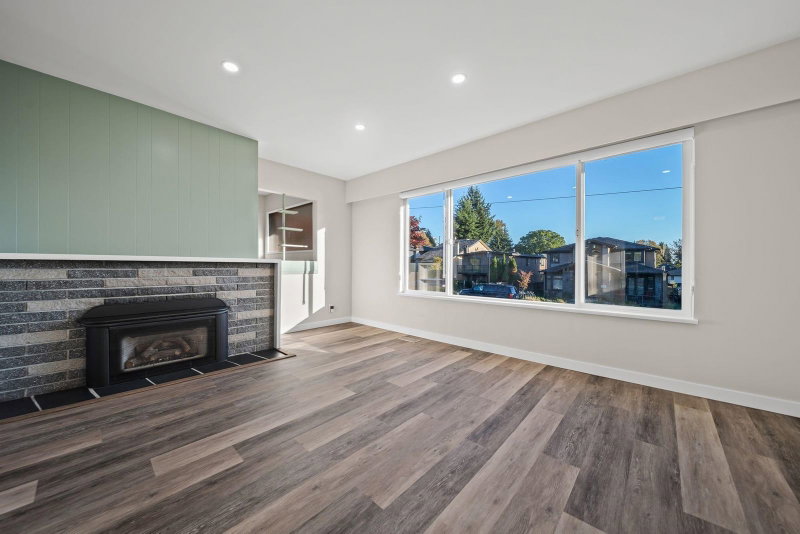 338 21st Street W