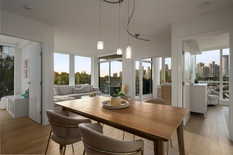 503 - 288 1st Avenue W