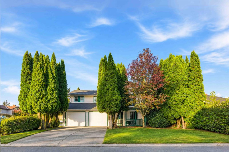 3743 Nanaimo Crescent