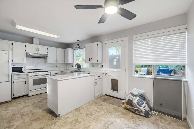 3743 Nanaimo Crescent