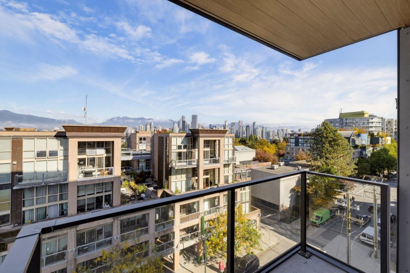 702 - 1530 6th Avenue W