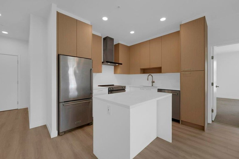 421 - 7588 16th Street
