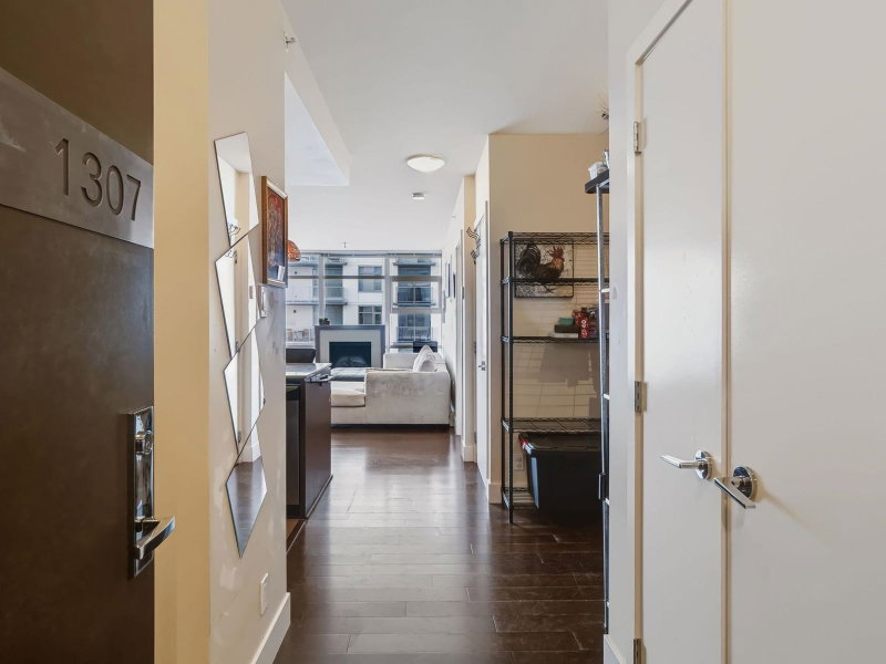 1307 - 158 13th Street W