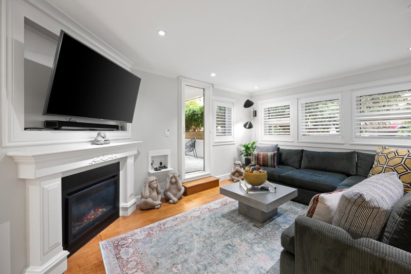102 - 828 Gilford Street