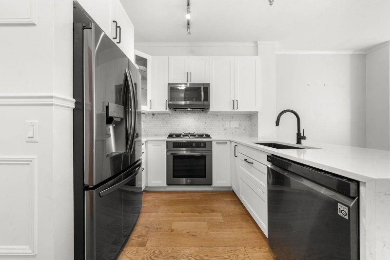 417 - 119 22nd Street W