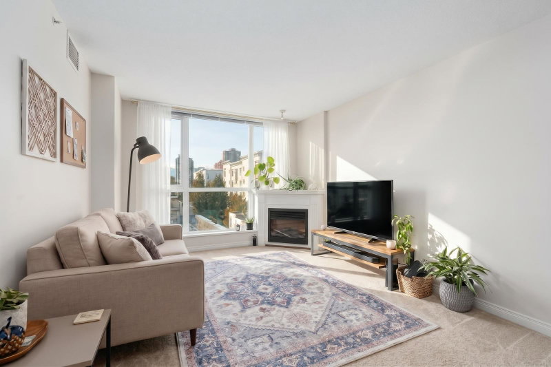 607 - 188 Esplanade E