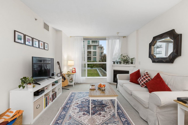 607 - 188 Esplanade E