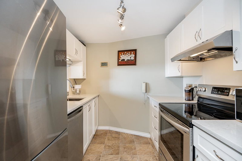 502 - 15111 Russell Avenue