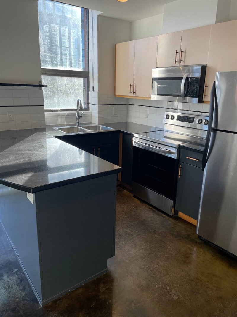 405 - 919 Station Street