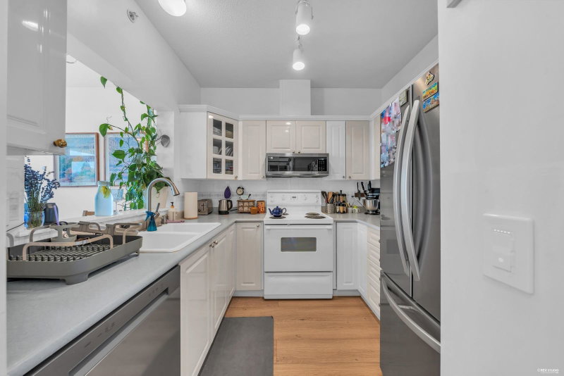 802 - 160 Keith Road W