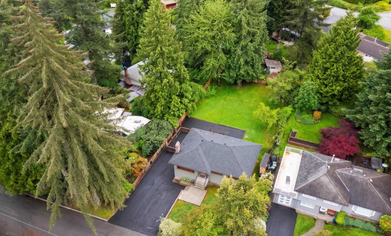 1561 Merlynn Crescent