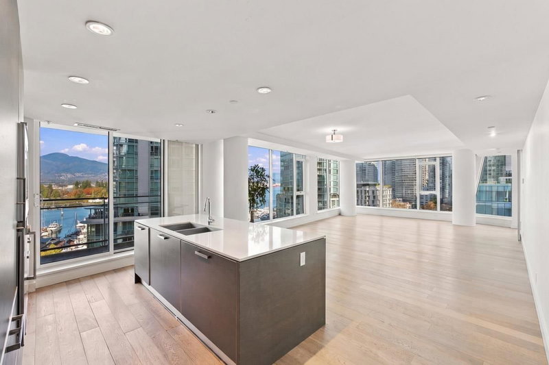 1102 - 1499 Pender Street W