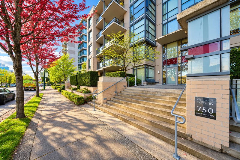 514 - 750 12th Avenue W