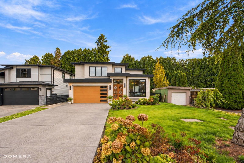 2118 Oakridge Crescent