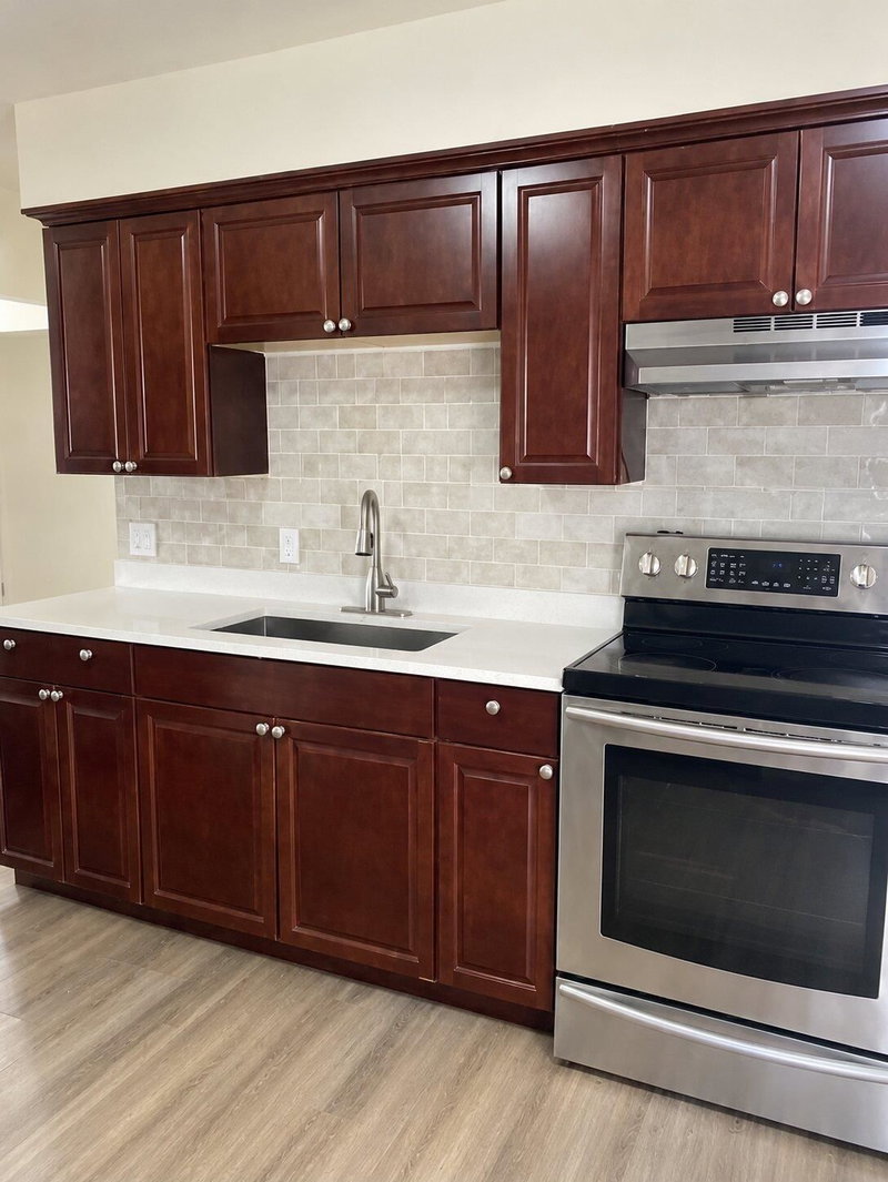 Upper - 7429 Canada Way