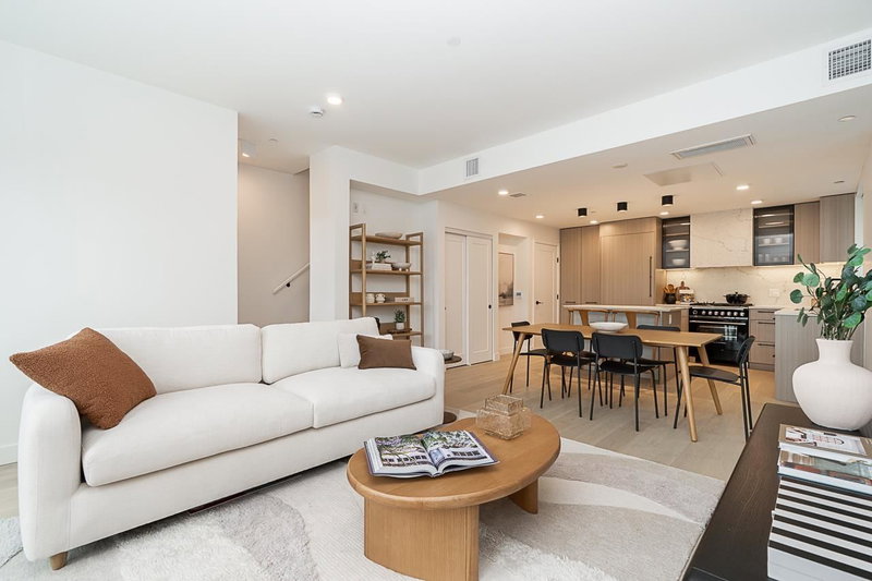 101 - 157 King Edward Avenue W