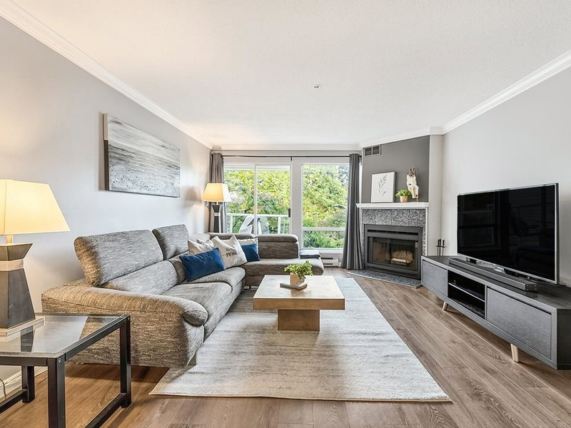 210 - 889 7th Avenue W