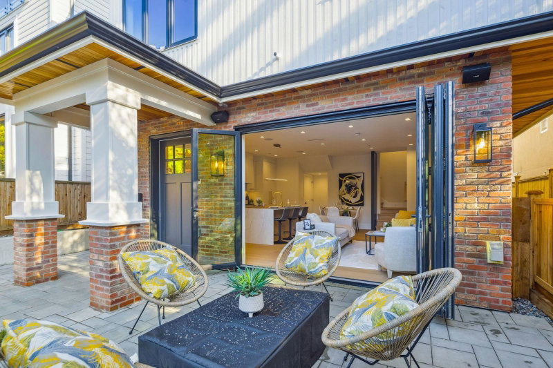 #1 - 2244 11th Avenue E