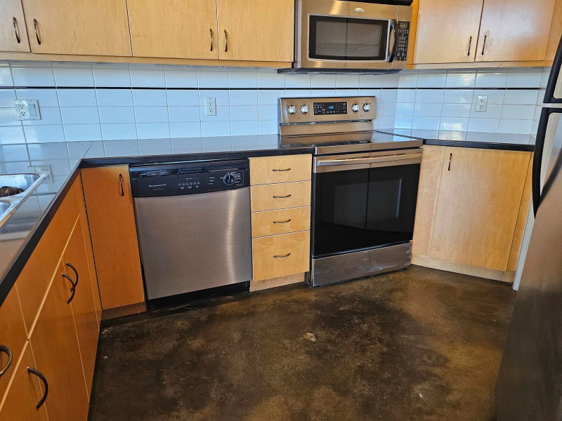 502 - 919 Station Street