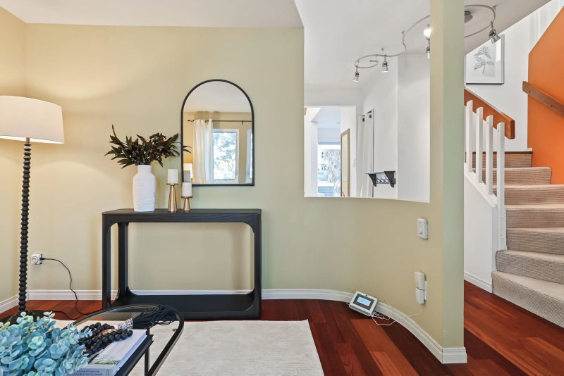 4 - 2682 8th Avenue W