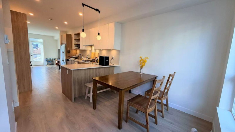 2xx - 715 Ducklow Street