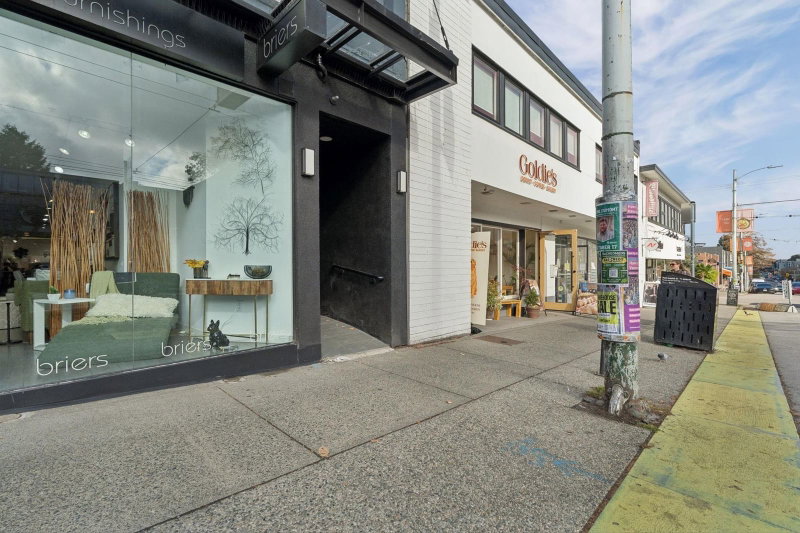 8 - 2023 W 4th Avenue