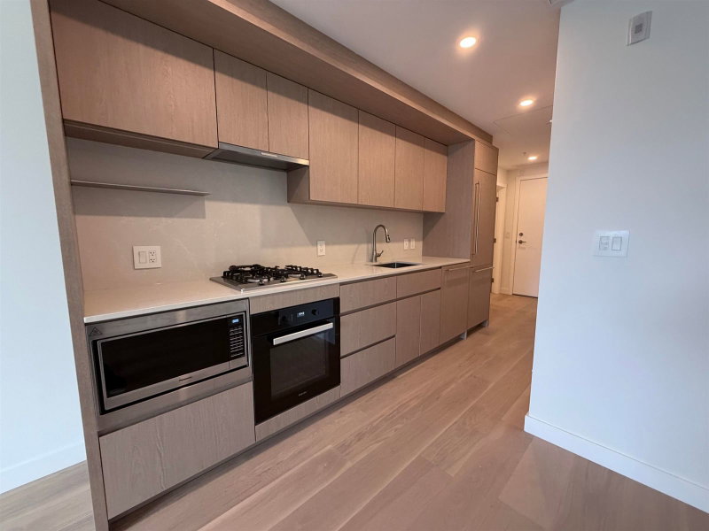 4xx - 5212 Cambie Street