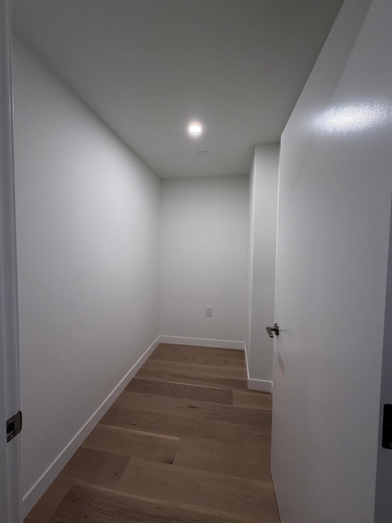 4xx - 5212 Cambie Street