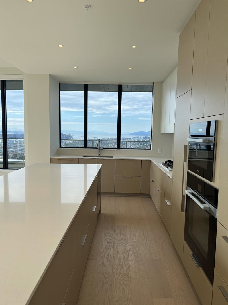 2204 - 128 15th Street W